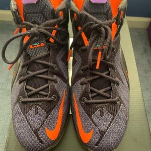 Lebron XII sneakers